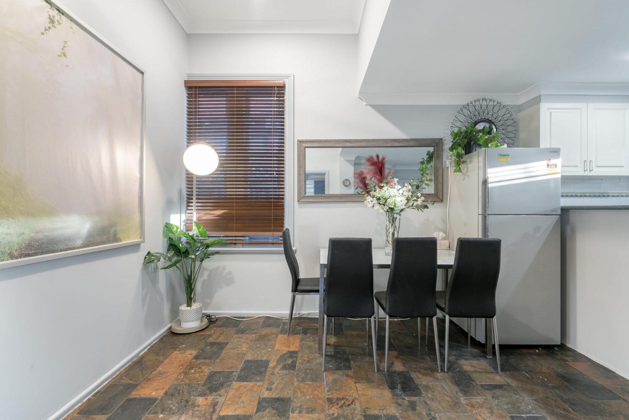 Spacious Quadruple Room - Nearby Station And Park - Close To Chinatown - Shared Bathroom Sydney Buitenkant foto